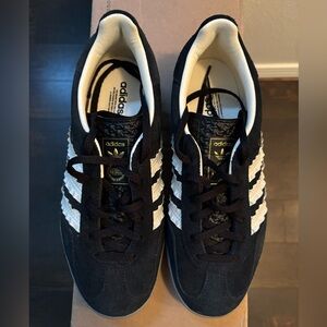 Adidas Gazelle Sneakers – Women’s Size 7 – Black/White/Gum Classic